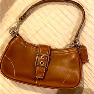 Gently used, COACH - Brown shoulder purse 🤎